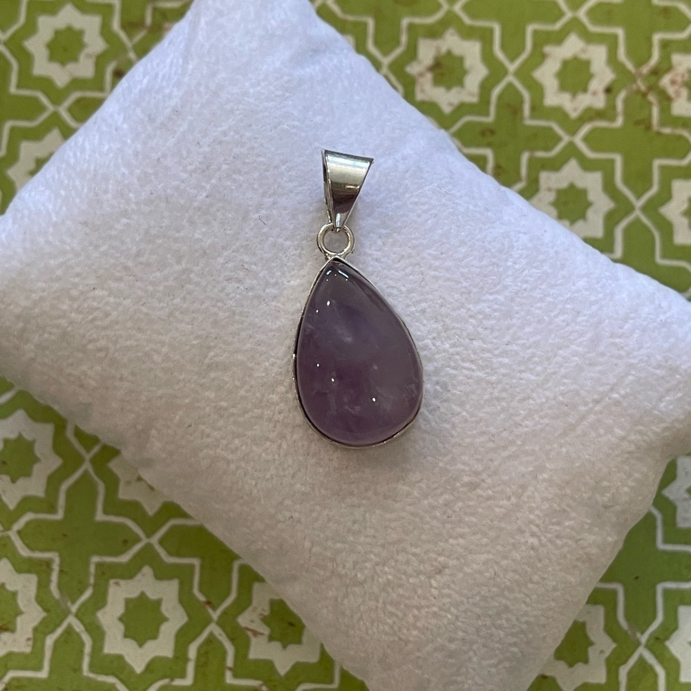Natural Sage Amethyst Silver Plated Teardrop Pendant Light Purple – BRAND NEW - Picture 2 of 5